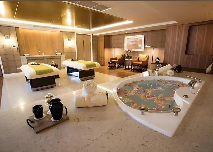 Apartment Modern Cozy 1br Next To Okada Casino Airsports Moa Manila
